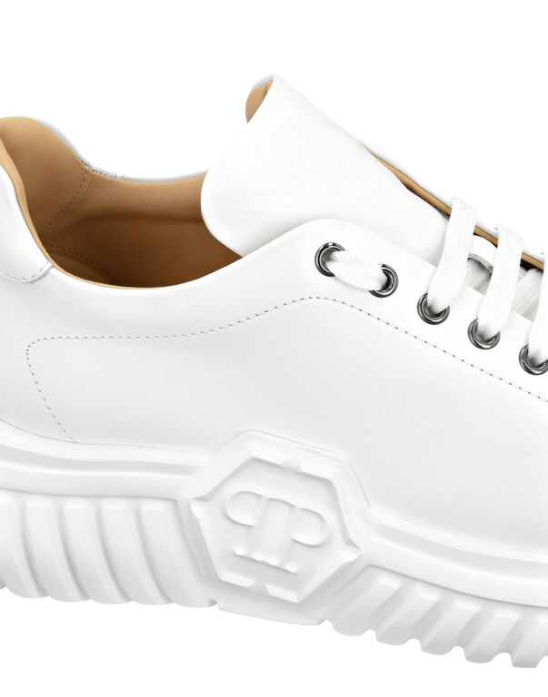 LO-TOP SNEAKERS SUPERSONIC